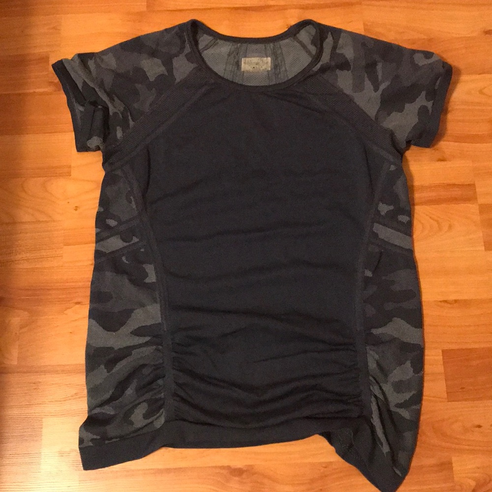 Athleta workout tee.